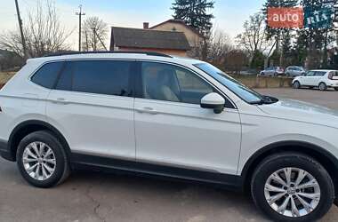 Внедорожник / Кроссовер Volkswagen Tiguan 2018 в 