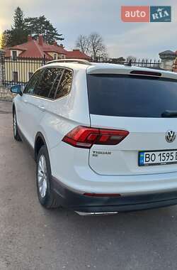 Внедорожник / Кроссовер Volkswagen Tiguan 2018 в 