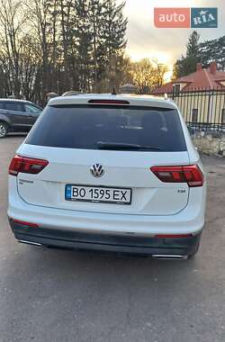 Внедорожник / Кроссовер Volkswagen Tiguan 2018 в 