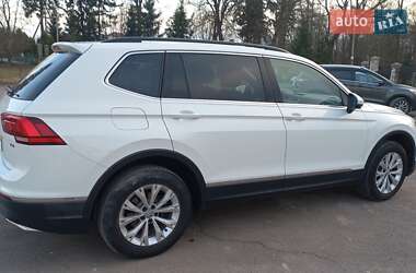 Внедорожник / Кроссовер Volkswagen Tiguan 2018 в 