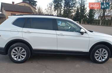 Внедорожник / Кроссовер Volkswagen Tiguan 2018 в 
