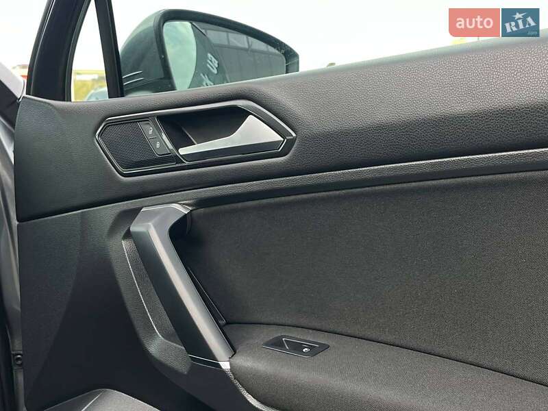 Внедорожник / Кроссовер Volkswagen Tiguan 2018 в Львове