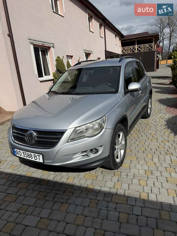 Внедорожник / Кроссовер Volkswagen Tiguan 2009 в Тячеве