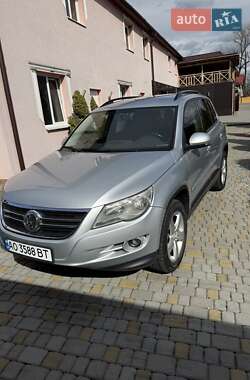 Позашляховик / Кросовер Volkswagen Tiguan 2009 в 
