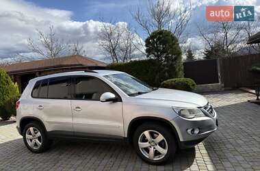 Позашляховик / Кросовер Volkswagen Tiguan 2009 в 