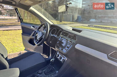 Внедорожник / Кроссовер Volkswagen Tiguan 2019 в 