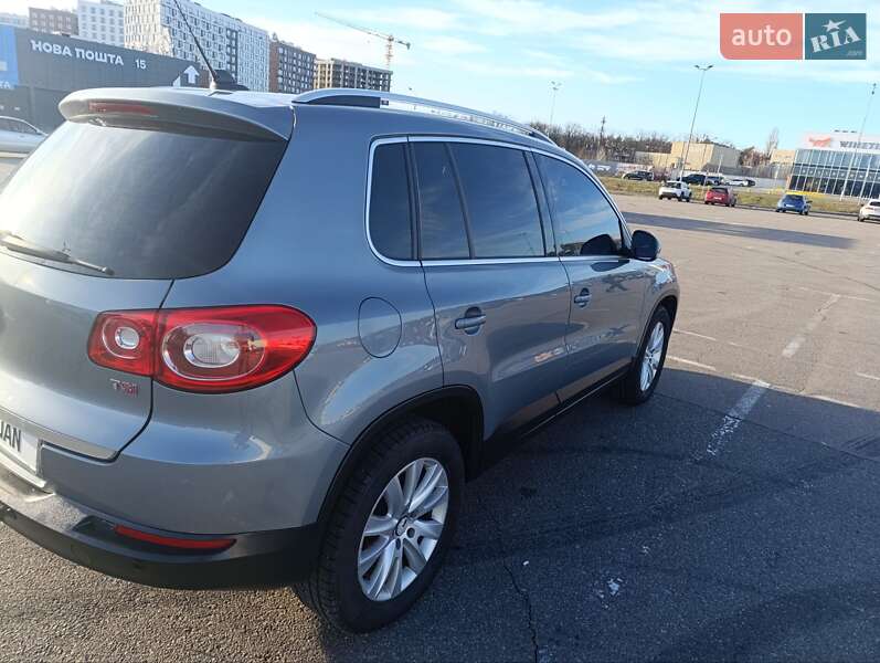 Внедорожник / Кроссовер Volkswagen Tiguan 2009 в Звягеле