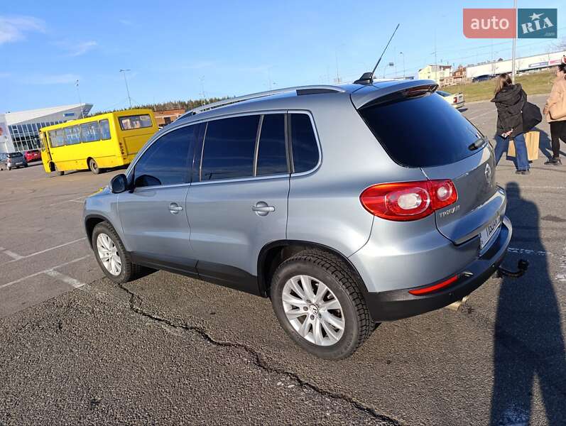 Внедорожник / Кроссовер Volkswagen Tiguan 2009 в Звягеле