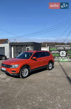 Внедорожник / Кроссовер Volkswagen Tiguan 2017 в 