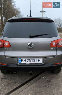 Внедорожник / Кроссовер Volkswagen Tiguan 2011 в 