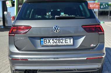 Внедорожник / Кроссовер Volkswagen Tiguan 2016 в 