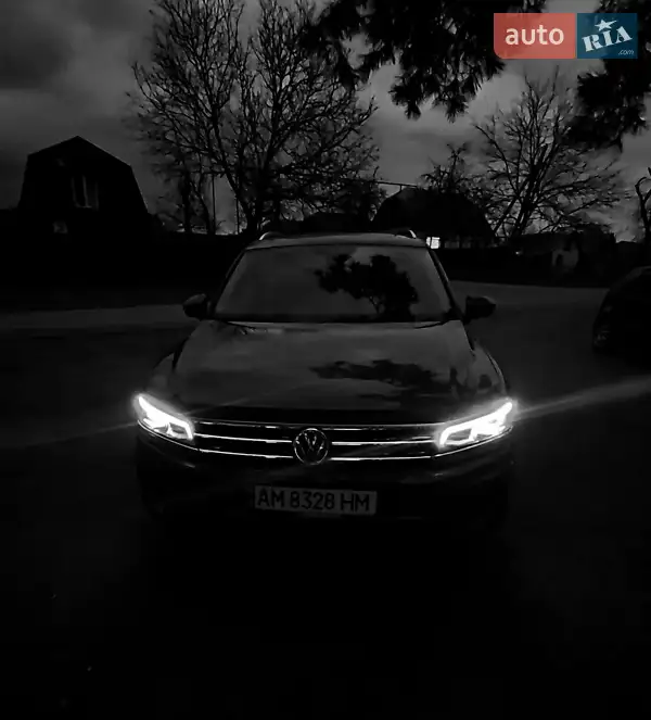 Volkswagen Tiguan 2018 VIN WVGZZZ5NZJW432202 фото оголошення 28 з 59