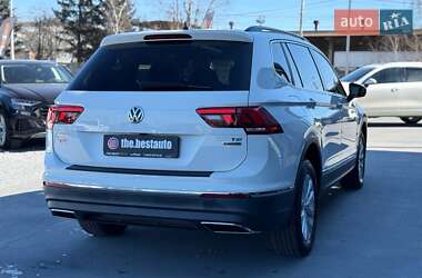 Внедорожник / Кроссовер Volkswagen Tiguan 2018 в 