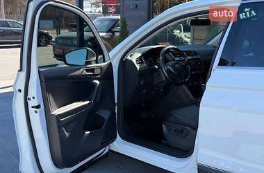 Внедорожник / Кроссовер Volkswagen Tiguan 2018 в 