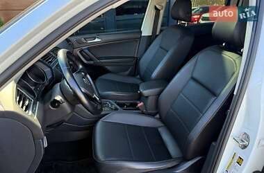 Внедорожник / Кроссовер Volkswagen Tiguan 2018 в 