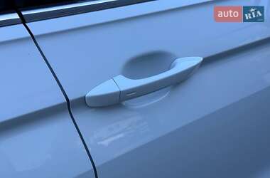 Внедорожник / Кроссовер Volkswagen Tiguan 2018 в 
