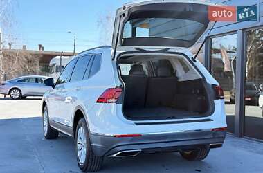 Внедорожник / Кроссовер Volkswagen Tiguan 2018 в 