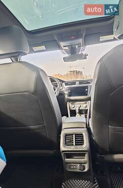 Внедорожник / Кроссовер Volkswagen Tiguan 2021 в 