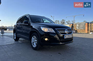 Позашляховик / Кросовер Volkswagen Tiguan 2011 в 