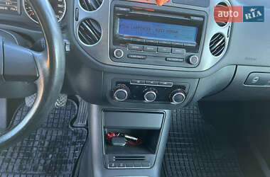 Позашляховик / Кросовер Volkswagen Tiguan 2011 в 
