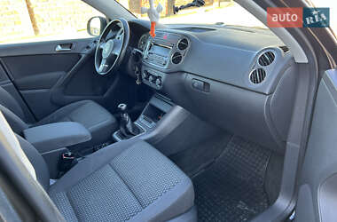 Позашляховик / Кросовер Volkswagen Tiguan 2011 в 