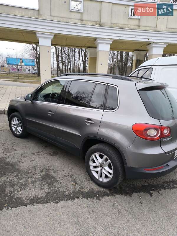 Позашляховик / Кросовер Volkswagen Tiguan 2010 в Харкові
