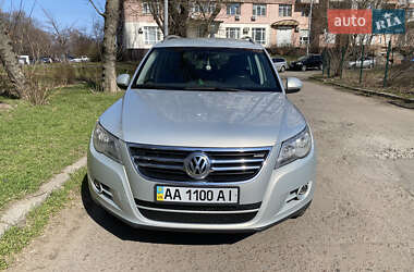 Внедорожник / Кроссовер Volkswagen Tiguan 2010 в Киеве