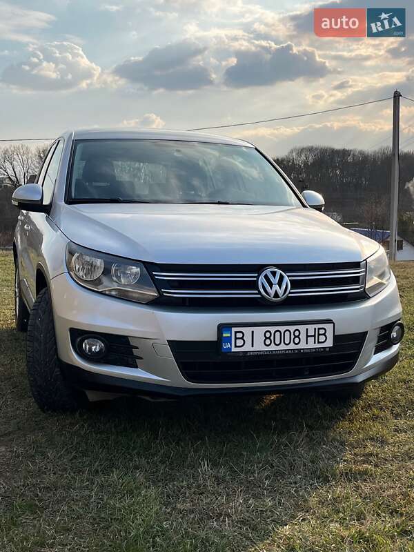 Позашляховик / Кросовер Volkswagen Tiguan 2011 в Полтаві
