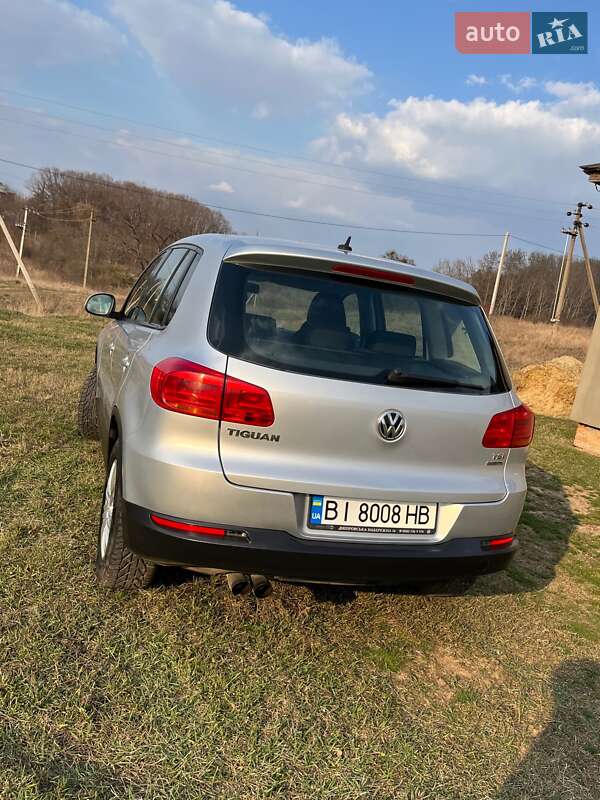 Позашляховик / Кросовер Volkswagen Tiguan 2011 в Полтаві