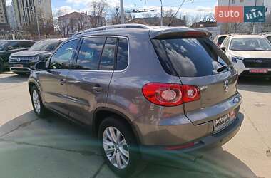Внедорожник / Кроссовер Volkswagen Tiguan 2010 в 