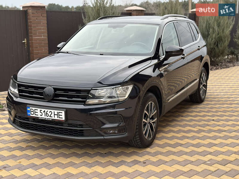Внедорожник / Кроссовер Volkswagen Tiguan 2018 в 