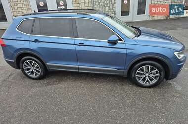 Внедорожник / Кроссовер Volkswagen Tiguan 2020 в 