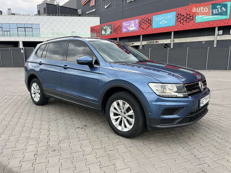 Внедорожник / Кроссовер Volkswagen Tiguan 2018 в 