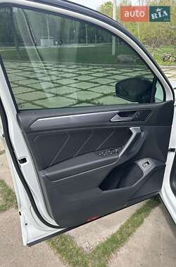 Внедорожник / Кроссовер Volkswagen Tiguan 2020 в 