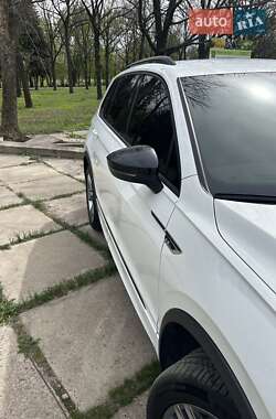Внедорожник / Кроссовер Volkswagen Tiguan 2020 в 