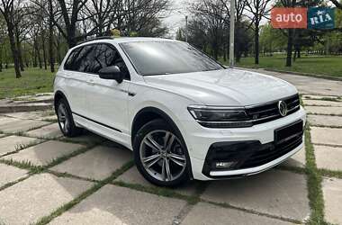 Внедорожник / Кроссовер Volkswagen Tiguan 2020 в 
