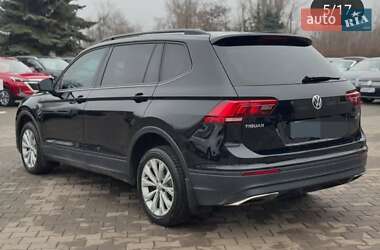 Позашляховик / Кросовер Volkswagen Tiguan 2017 в 