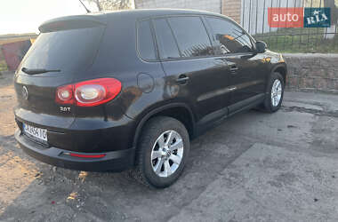 Позашляховик / Кросовер Volkswagen Tiguan 2009 в 