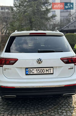 Позашляховик / Кросовер Volkswagen Tiguan 2017 в 