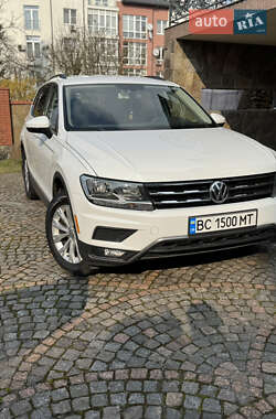 Позашляховик / Кросовер Volkswagen Tiguan 2017 в 