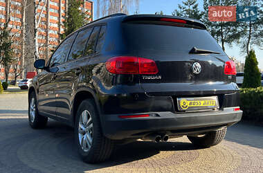 Внедорожник / Кроссовер Volkswagen Tiguan 2016 в 