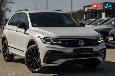 Позашляховик / Кросовер Volkswagen Tiguan 2021 в 