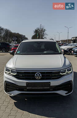 Позашляховик / Кросовер Volkswagen Tiguan 2021 в 