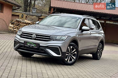 Внедорожник / Кроссовер Volkswagen Tiguan 2022 в 