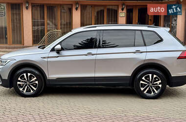 Внедорожник / Кроссовер Volkswagen Tiguan 2022 в 