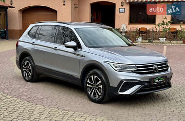 Внедорожник / Кроссовер Volkswagen Tiguan 2022 в 