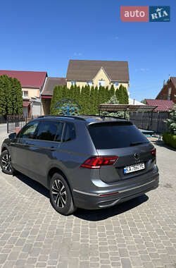 Внедорожник / Кроссовер Volkswagen Tiguan 2022 в 