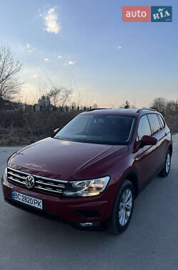 Внедорожник / Кроссовер Volkswagen Tiguan 2017 в 
