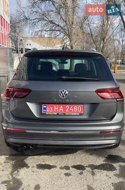 Внедорожник / Кроссовер Volkswagen Tiguan 2018 в 