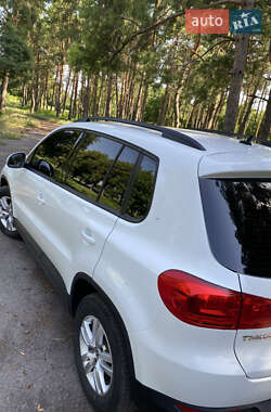 Внедорожник / Кроссовер Volkswagen Tiguan 2016 в 
